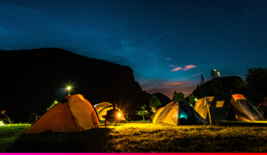 como tener luz en un camping